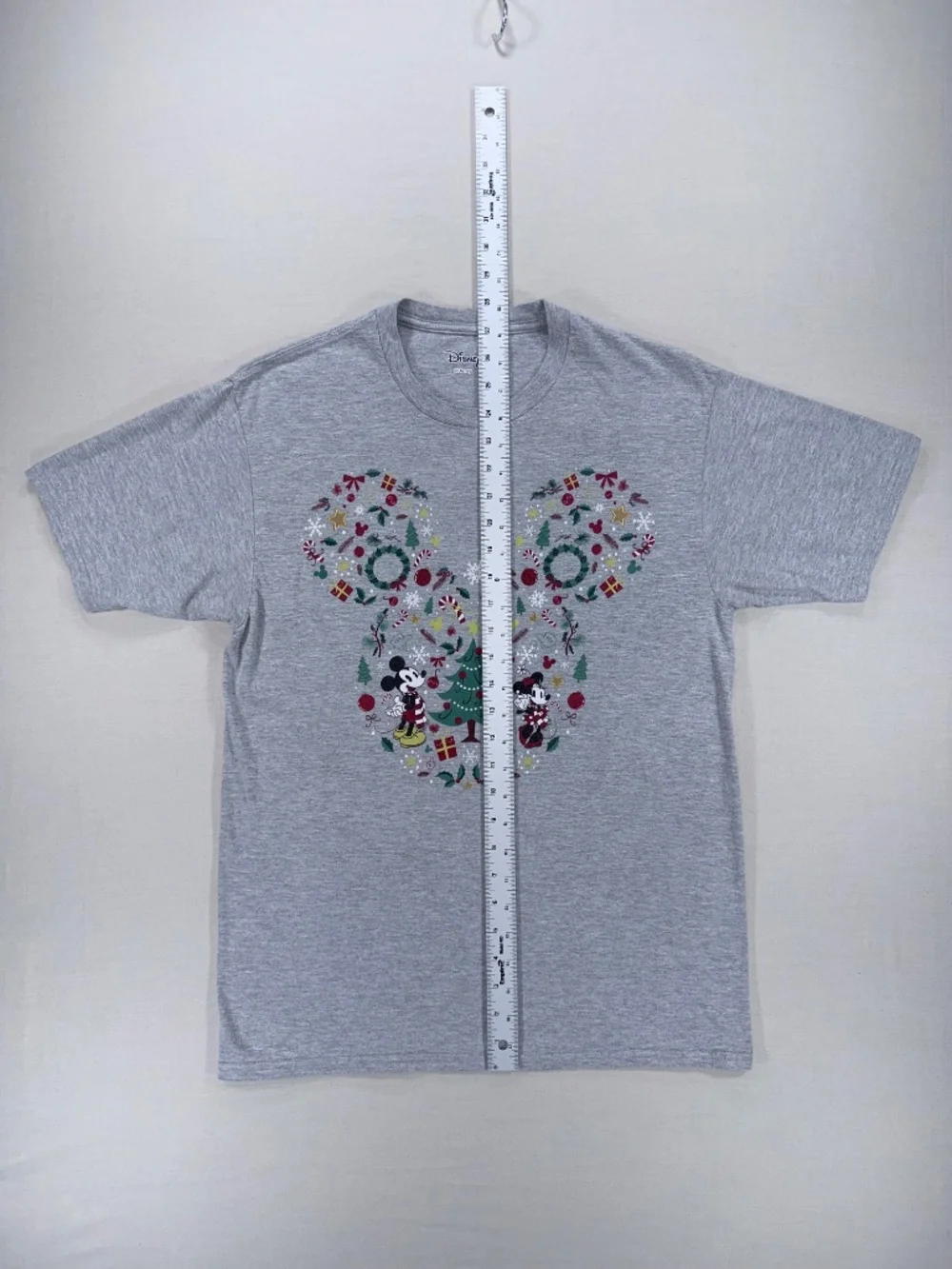 Disney Juniors Mickey & Friends Christmas Silhouette Graphic Tee L
